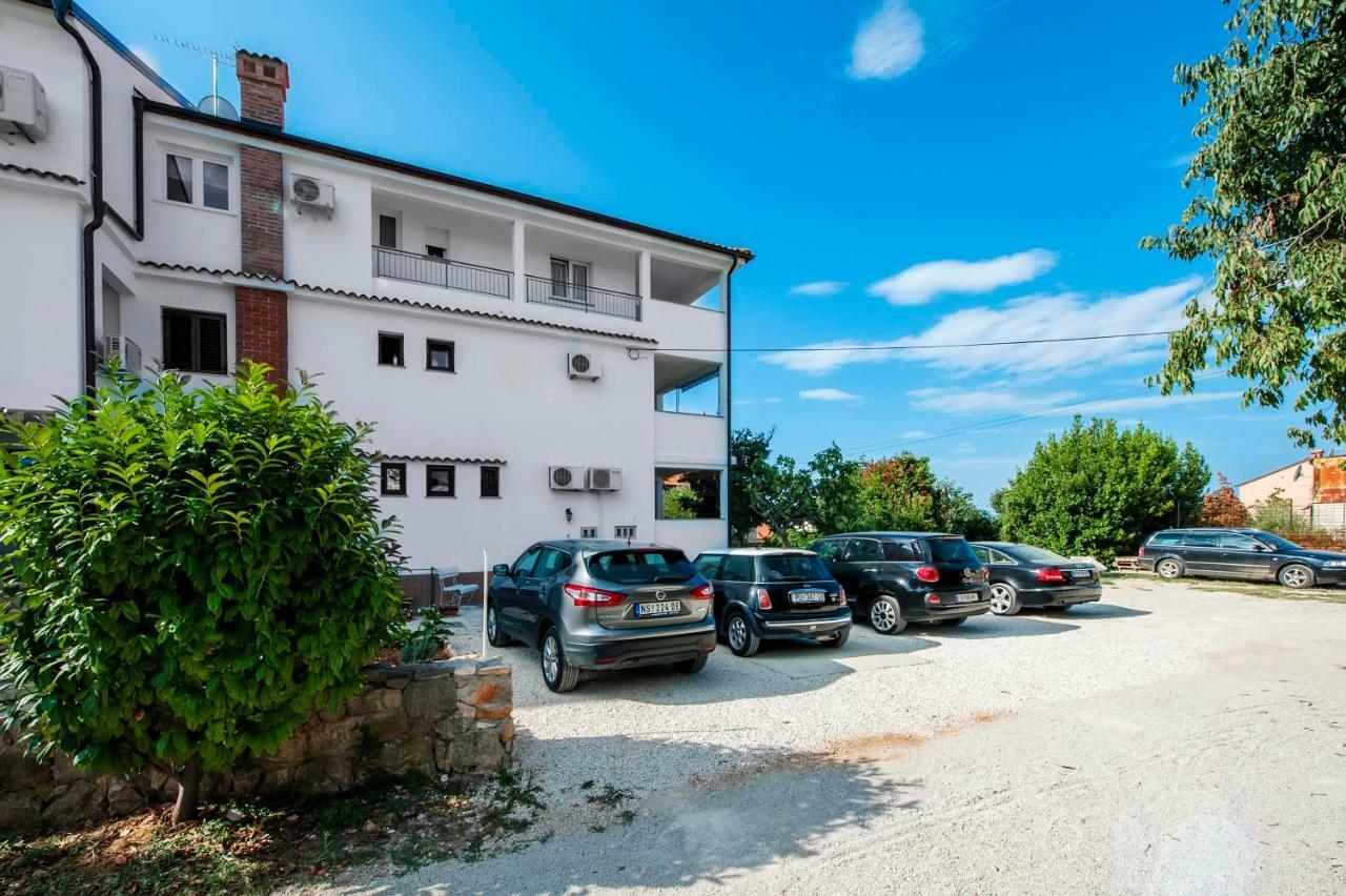 Apartments San Francesco Rovigno Esterno foto